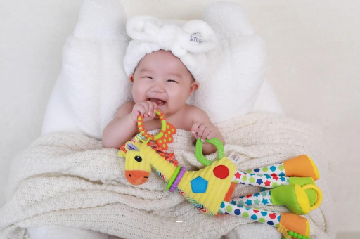 镇江四个月宝宝揉眼睛